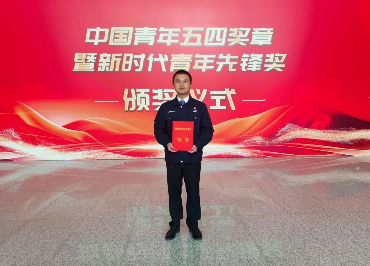 2026级本科生辅导员李逢源以及各班