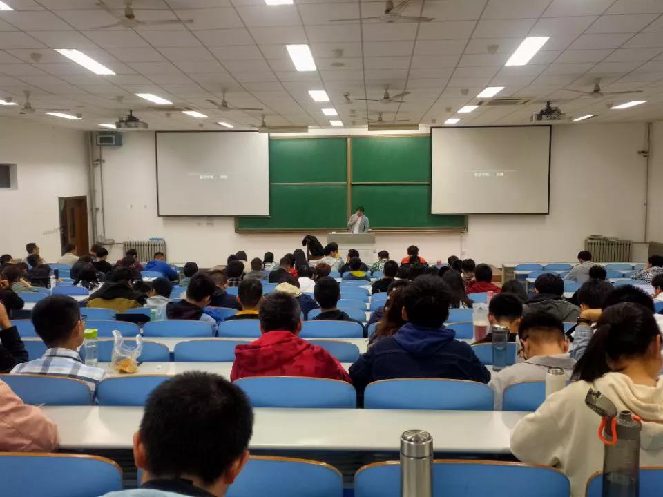院长助理李霓