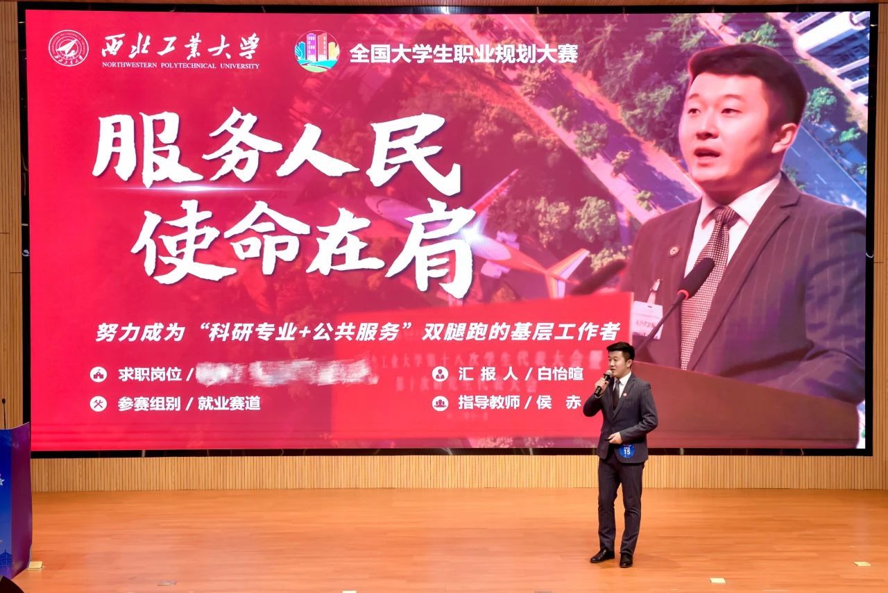 2026级本科生辅导员李逢源以及各班